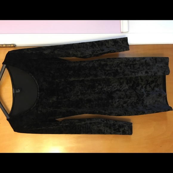 𝗕𝗹𝗮𝗰𝗸 𝗩𝗲𝗹𝘃𝗲𝘁 𝗠𝗶𝗻𝗶 𝗗𝗿𝗲𝘀𝘀 - Picture 3 of 7